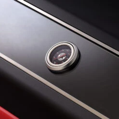 Rösle Videro G3-S VARIO+ Schwarz Gasgrill - FC Bayern Edition - Inkl. FC Bayern Abdeckhaube, Barbecue Grillzange Und Burgerpresse -Rosle Grills Geschaft Roesle Gasgrill Videro FC Bayern Detail Deckeltermometer 4