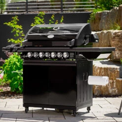 Rösle Gasgrill Magnum PRO G4-S - X-DEAL Inkl. Abdeckhaube Und Gusseisen Grillplatte - Modell 2023 21 Rösle Gasgrill Magnum PRO G4-S - X-DEAL Inkl. Abdeckhaube Und Gusseisen Grillplatte - Modell 2023 -Rosle Grills Geschaft Roesle Magnum PRO G4 S Lifestyle 2