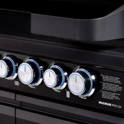Rösle Gasgrill Magnum PRO G4-S - X-DEAL Inkl. Abdeckhaube, Gusseisen Grillplatte Und Drehspieß - Modell 2023 23 Rösle Gasgrill Magnum PRO G4-S - X-DEAL Inkl. Abdeckhaube, Gusseisen Grillplatte Und Drehspieß - Modell 2023 -Rosle Grills Geschaft Roesle Magnum Pro G4 S Drehregler 3