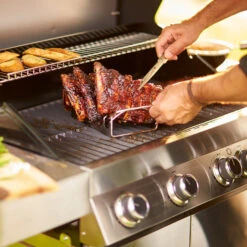 Rösle Gasgrill Videro G4 Edelstahl - Modell 2023 Inkl. Abdeckhaube -Rosle Grills Geschaft Roesle Videro G4 Edelstahl Gasgrill Station Mood