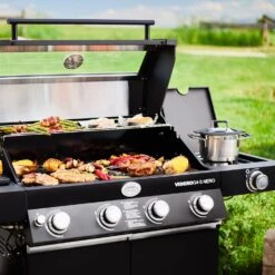 Rösle Gasgrill Videro G4-S Vario+ Nero Schwarz - Modell 2023 - X-DEAL Inkl. Abdeckhaube, Grillplatte Und Drehspieß -Rosle Grills Geschaft Roesle Videro G4 S Vario NERO matt schwarz Grillflaeche