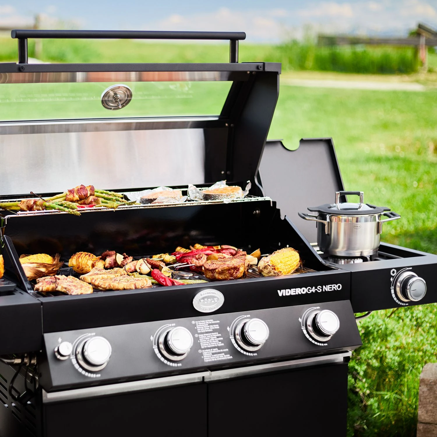 Rösle Gasgrill BBQ-Station Videro G4-S Vario+ Nero Schwarz - Modell 2023 - SMART Deal Inkl. Grillfürst Grill Control + Abdeckhaube Und Grillplatte 13 Rösle Gasgrill BBQ-Station Videro G4-S Vario+ Nero Schwarz - Modell 2023 - SMART Deal Inkl. Grillfürst Grill Control + Abdeckhaube Und Grillplatte – Bild 13