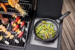 Rösle Gasgrill Videro Pro G3-S Vario+ Mattschwarz - Modell 2023 -Rosle Grills Geschaft Roesle Videro Pro Gasgrill Detail Seitenkocher