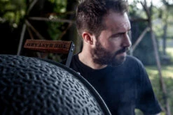 The Bastard Keramikgrill Urban XL - Complete - Schwarz Matt - Modell 2023 -Rosle Grills Geschaft The Bastard Kamadogrill Urban XL Deckelgriff