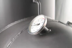 Grillfürst Smoker ST18 -Rosle Grills Geschaft grillfuerst smoker detail thermometer