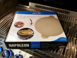Napoleon PRO Pizzastein 38 Cm Mit Schneideroller -Rosle Grills Geschaft napoleon pro pizzaset pizzastein pizzaschneide