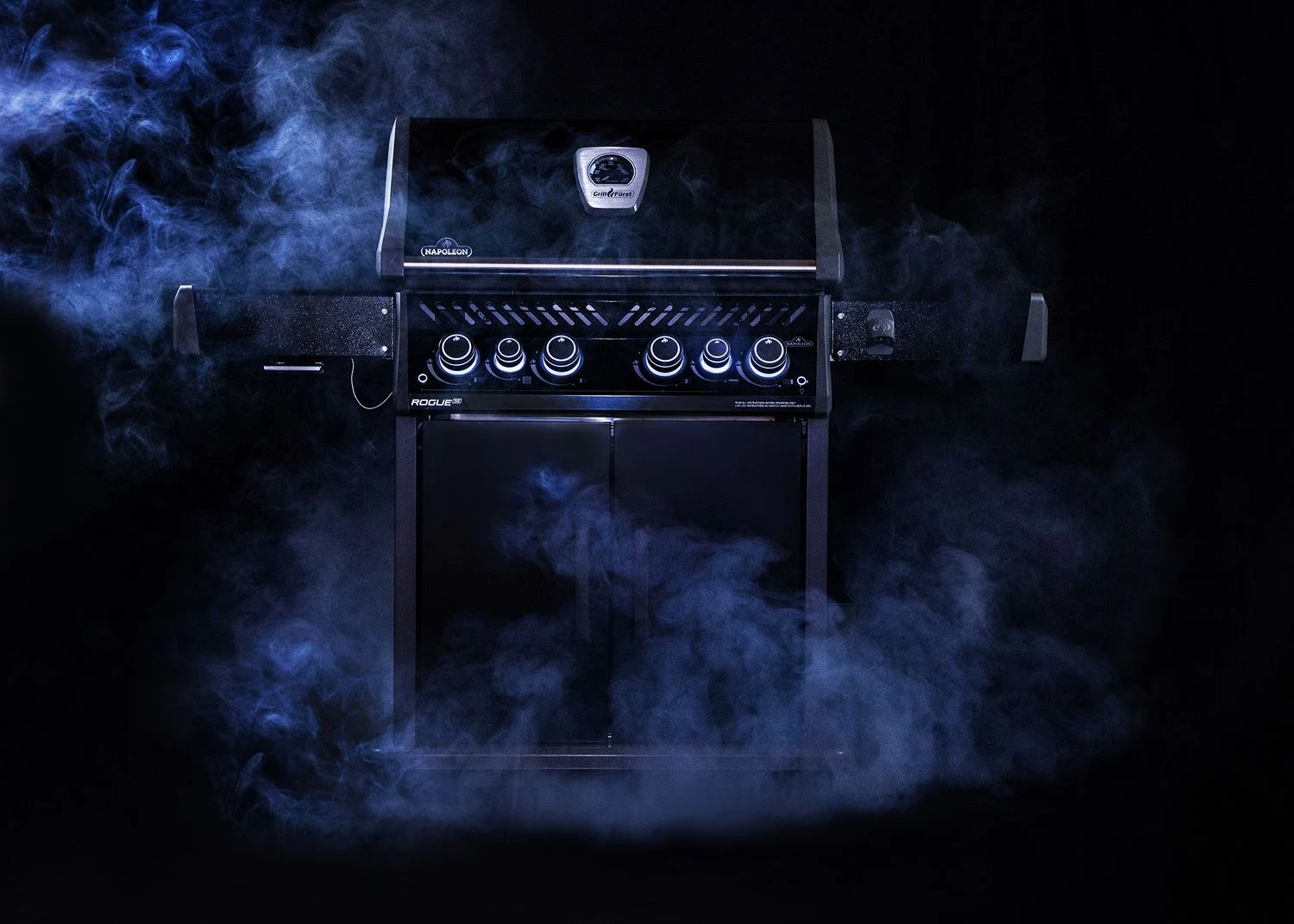 Napoleon Rogue SE 525 Gasgrill - All-black - Grillfürst Edition Inkl. Abdeckhaube - SMART Deal Inkl. Grillfürst Grill Control - Modell 2022 8 Napoleon Rogue SE 525 Gasgrill - All-black - Grillfürst Edition Inkl. Abdeckhaube - SMART Deal Inkl. Grillfürst Grill Control - Modell 2022 – Bild 8