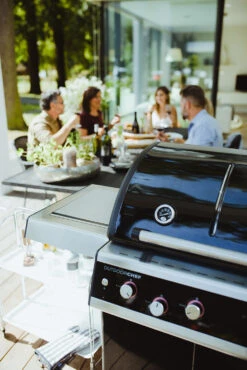 Outdoorchef Dualchef 325 G Gasgrill Mit Seitenkocher -Rosle Grills Geschaft outdoorchef dualchef 325 g grillen 18 700 02 1