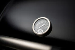 Outdoorchef Dualchef 425 G BZ Gasgrill Mit BLAZING ZONE Infrarotbrenner 37 Outdoorchef Dualchef 425 G BZ Gasgrill Mit BLAZING ZONE Infrarotbrenner -Rosle Grills Geschaft outdoorchef dualchef 425 g deckelthermometer 18 700 16