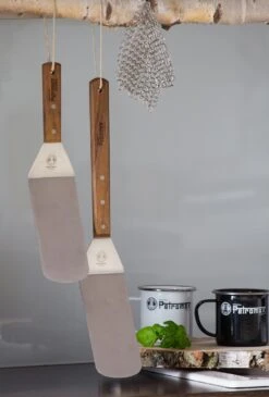 Petromax Flexibler Pfannen- Und Grillwender (Kurzgriff) 11 Petromax Flexibler Pfannen- Und Grillwender (Kurzgriff) -Rosle Grills Geschaft petromax grillwender haengend flex1
