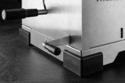 Thüros PRO1 - Modularer Holzkohle Tischgrill Mit Gussrost 7 Thüros PRO1 - Modularer Holzkohle Tischgrill Mit Gussrost -Rosle Grills Geschaft thueros pro1 detail hoehenverstellung